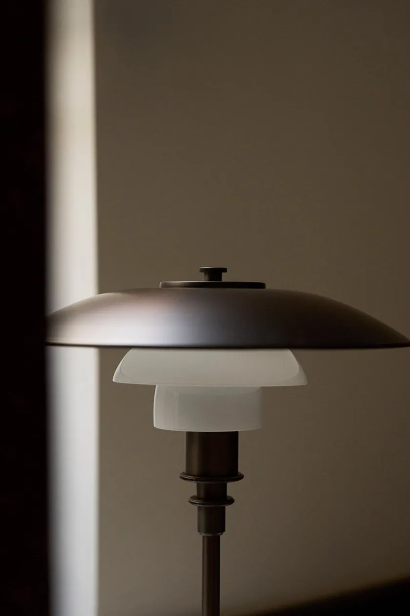 Louis Poulsen PH 3/2 Bordlampe, sort metalliseret fra> Skrivebordslamper|Spots