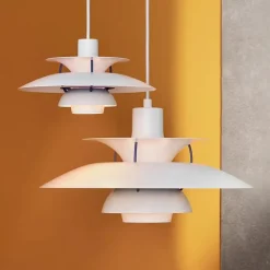 Louis Poulsen PH 5 Mini Pendant, Monochrome Burgundy af Poul Henningsen><noscript><img width=