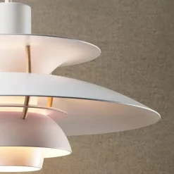 Louis Poulsen PH 5 Mini Pendant, Monochrome Burgundy af Poul Henningsen><noscript><img width=