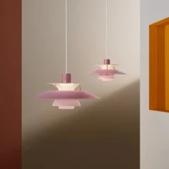 Louis Poulsen PH 5 Pendant, Monochrome Burgundy af Poul Henningsen><noscript><img width=
