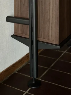 String Furniture Pira G2 Floor-to-Wall Shelving Bundle D fra String> Reolsystemer