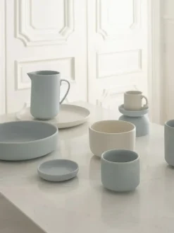 Louise Roe Pisu 02 Cup, vanilla white fra> Service
