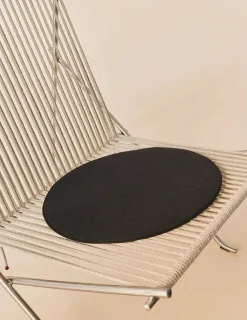 Fritz Hansen PK4 Loungestol i natur, sort stel af Poul Kjærholm><noscript><img width=