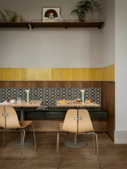 Fritz Hansen PK3 spisebordsstol, valnød af Poul Kjærholm><noscript><img width=