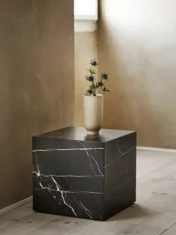 Audo Copenhagen Plinth Cubic White Carrara marmor fra><noscript><img width=