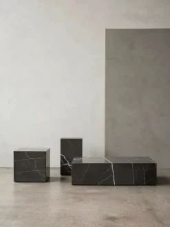 Audo Copenhagen Plinth Low Black Nero Marquina marmor fra><noscript><img width=
