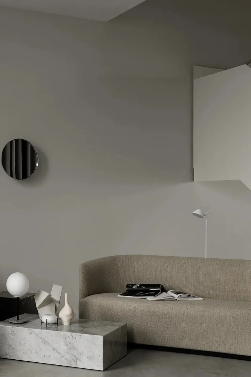 Audo Copenhagen Plinth Low, grey galaxy marble fra> Sofaborde