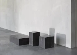 Audo Copenhagen Plinth Tall Black Nero Marquina marmor fra> Sideborde Og Små Borde