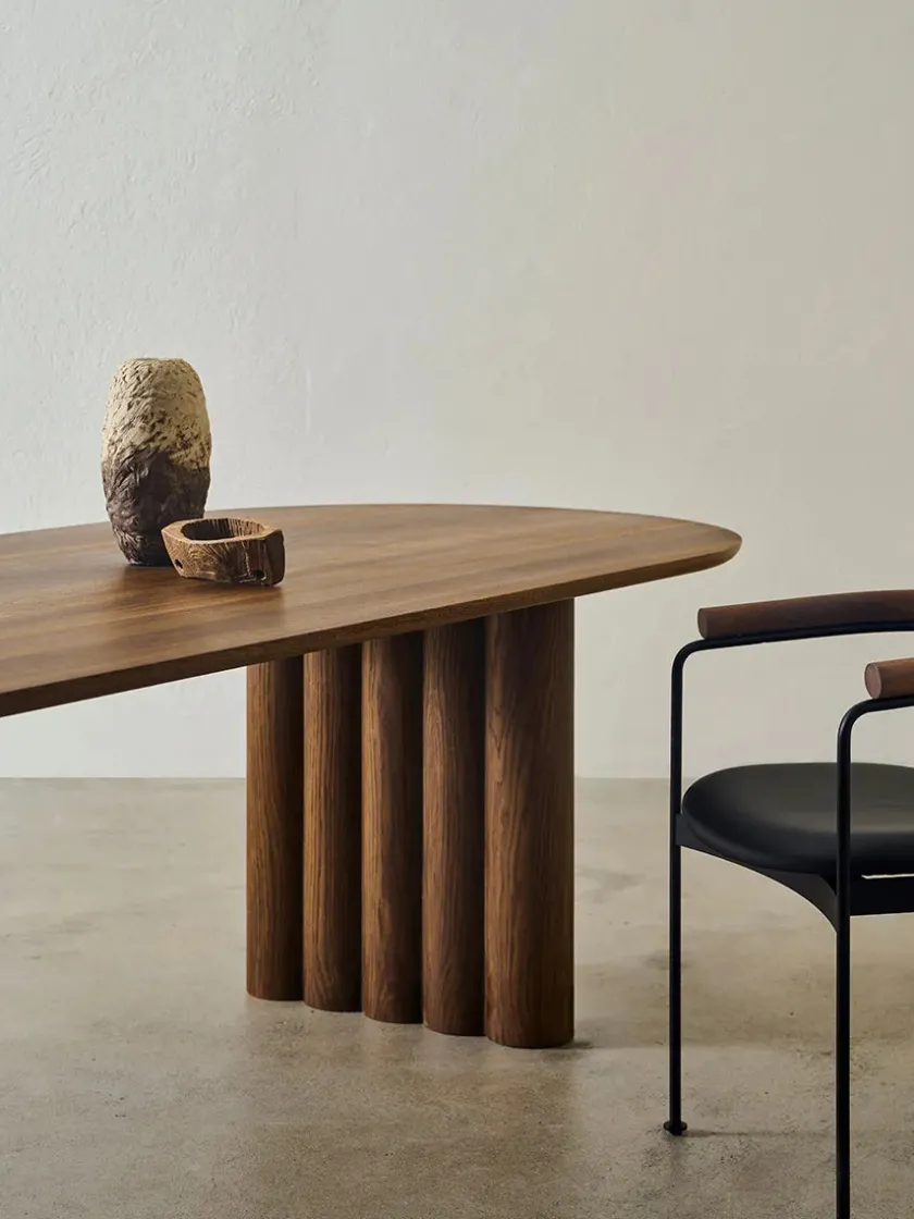 DK3 Plush Table Oval fra> Spiseborde