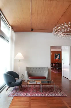 House of Finn Juhl Poet Sofa af Finn Juhl><noscript><img width=