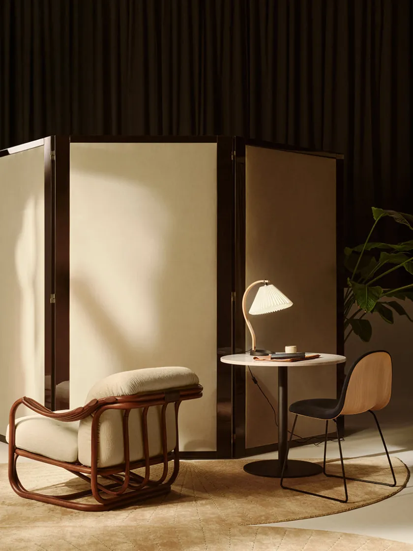 GUBI Poltrona Tria Lounge Chair fra> Lænestole