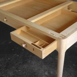 PP Møbler PP305 Skrivebord af Hans J. Wegner> Skriveborde