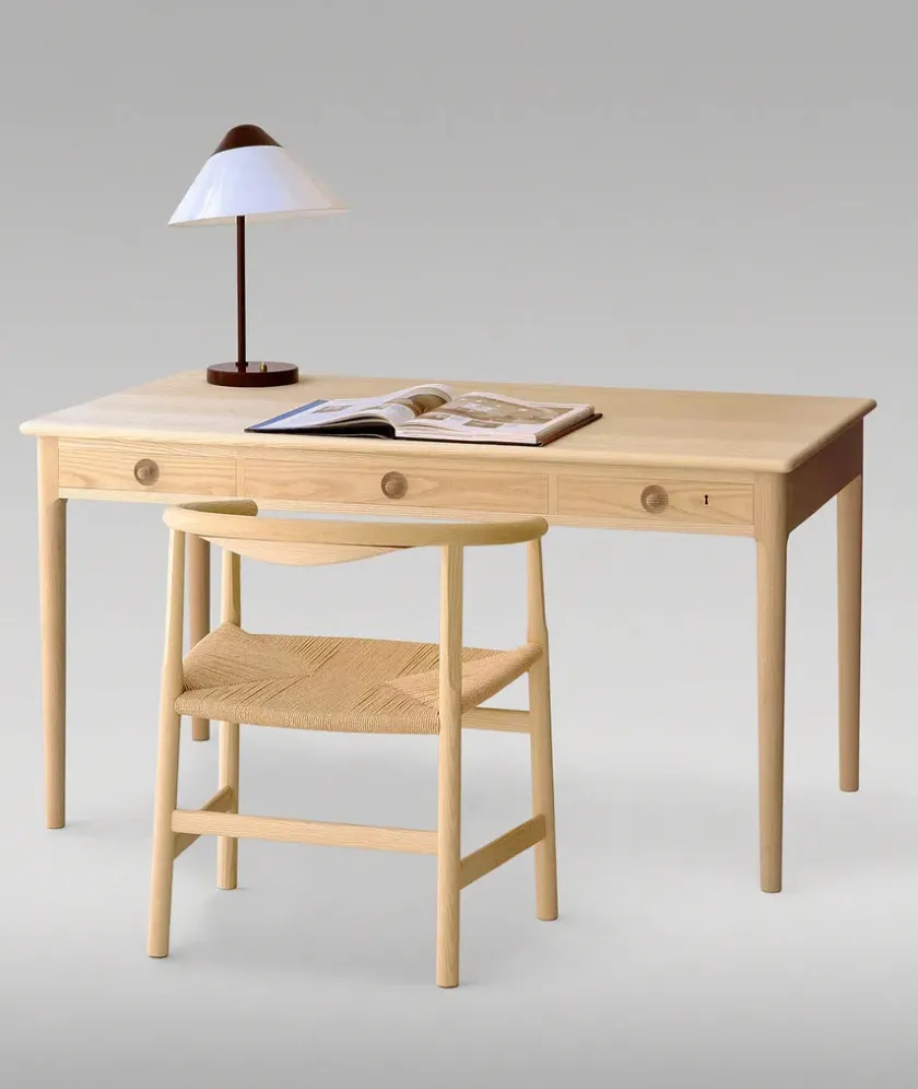 PP Møbler PP305 Skrivebord af Hans J. Wegner> Skriveborde