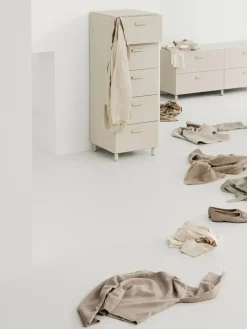 String Furniture Relief Kommode, høj fra String> Kommoder