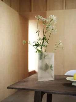 Muuto Ridge Vase, taupe frosted glass fra><noscript><img width=