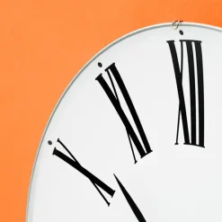 Arne Jacobsen Clocks Roman Vægur af Arne Jacobsen (Ø: 16)><noscript><img width=