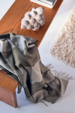 Silkeborg Uldspinderi Santa Fe Plaid, umber fra> Gaver Til Hende|Puder Og Plaider