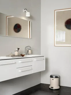 Vipp Sæbedispenser, Holger's Beige fra><noscript><img width=
