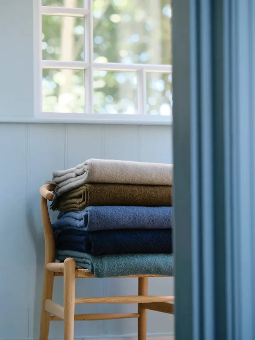 Silkeborg Uldspinderi Season Plaid, dark nordic grey fra> Puder Og Plaider
