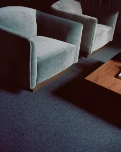 New Works Shore Lounge Chair Plinth, umber fra> Lænestole