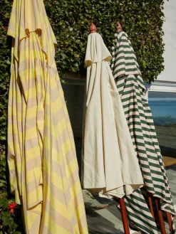 Fritz Hansen Skagerak Messina Parasol Ø300, Light Apricot/Dark Green Stripes fra> Parasoller