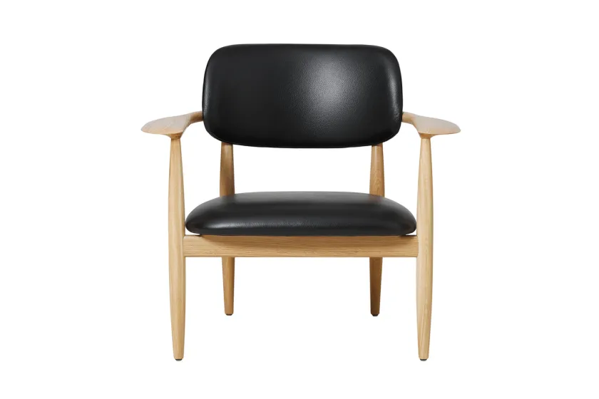Stellar Works Slow lounge chair med armlæn fra i egetræ og sort læder> Lænestole