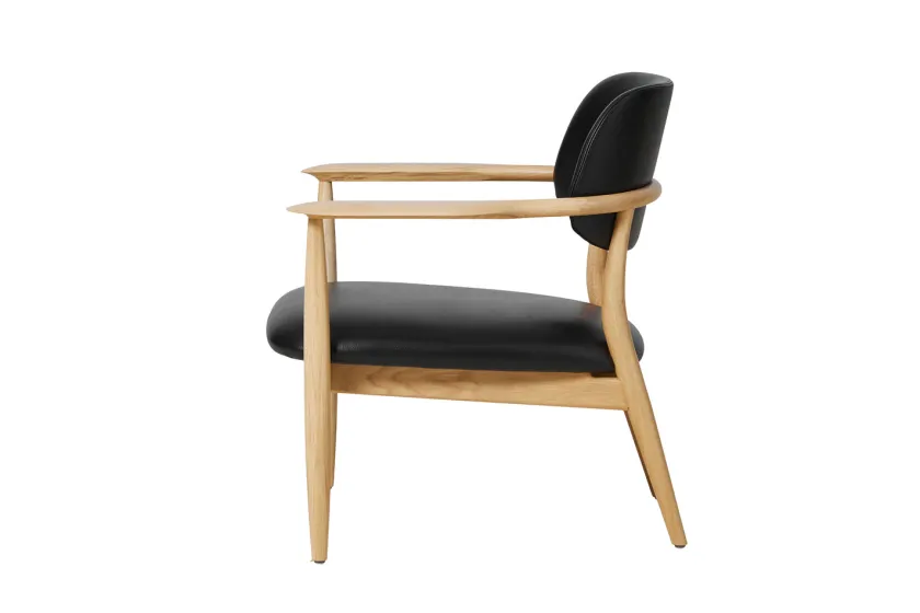 Stellar Works Slow lounge chair med armlæn fra i egetræ og sort læder> Lænestole