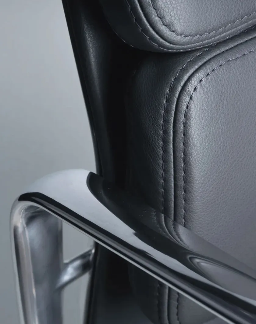 Vitra Soft Pad Chair EA 217 Kontorstol, cognac læder/krom stel fra> Kontorstole