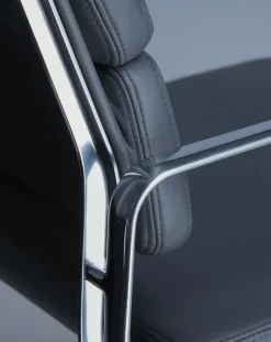 Vitra Soft Pad Chair EA 217 Kontorstol, sort læder/krom stel fra><noscript><img width=