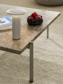 Fritz Hansen Solae Portable lampe af Cecilie Manz><noscript><img width=