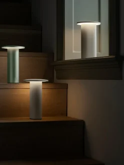 Fritz Hansen Solae Portable lampe af Cecilie Manz><noscript><img width=