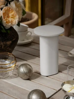 Fritz Hansen Solae Portable lampe af Cecilie Manz><noscript><img width=