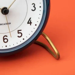 Arne Jacobsen Clocks Station Bordur, grå af Arne Jacobsen><noscript><img width=