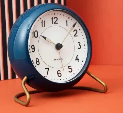 Arne Jacobsen Clocks Station Bordur, petroleum af Arne Jacobsen> Gaver Til Ham