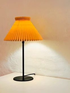 Le Klint 334T Bordlampe, buttermilk fra> Spots