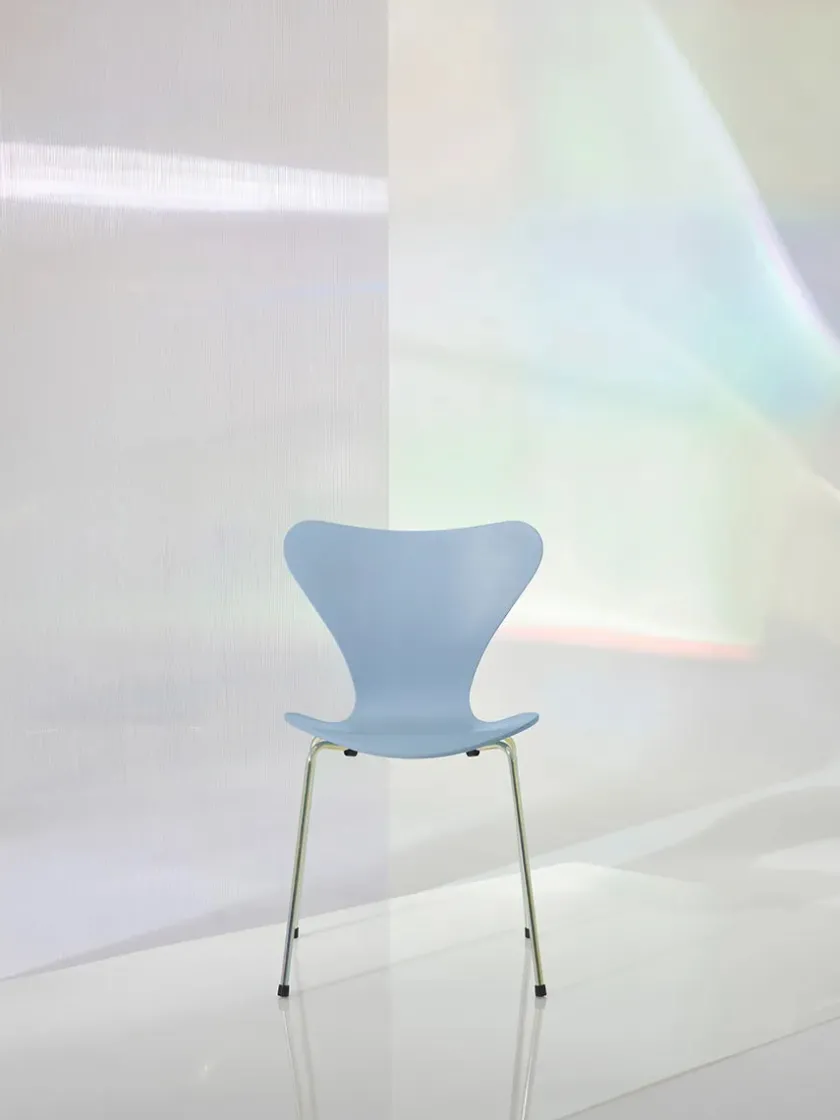 Fritz Hansen 70th Anniversary Edition 3107 Spisebordsstol, 7:14 AM Blue af Arne Jacobsen> Spisebordsstole