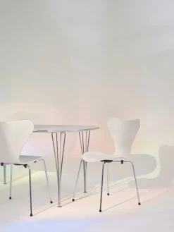 Fritz Hansen 70th Anniversary Edition 3107 Spisebordsstol, 7:14 AM Beige af Arne Jacobsen> Spisebordsstole