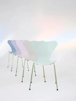 Fritz Hansen 70th Anniversary Edition 3107 Spisebordsstol, 7:14 AM Green af Arne Jacobsen><noscript><img width=