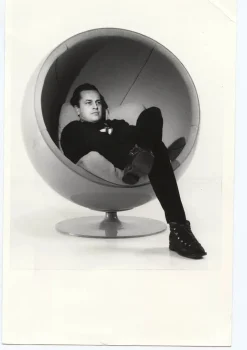 Eero Aarnio Originals The Ball Chair af Eero Aarnio><noscript><img width=