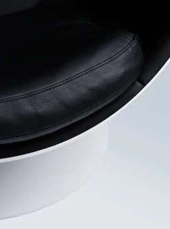 Eero Aarnio Originals The Leather Ball Chair af Eero Aarnio> Lænestole