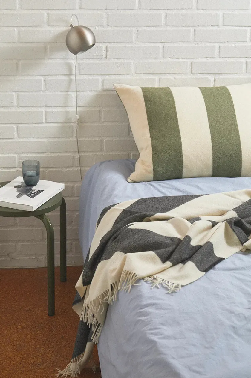 Silkeborg Uldspinderi The Sweater Cushion, brown fra> Puder Og Plaider|Puder
