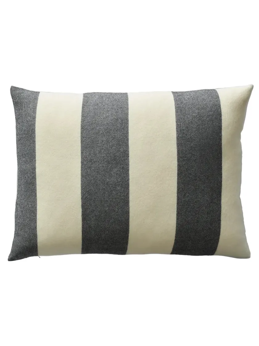 Silkeborg Uldspinderi The Sweater Cushion, orange fra> Puder Og Plaider|Puder