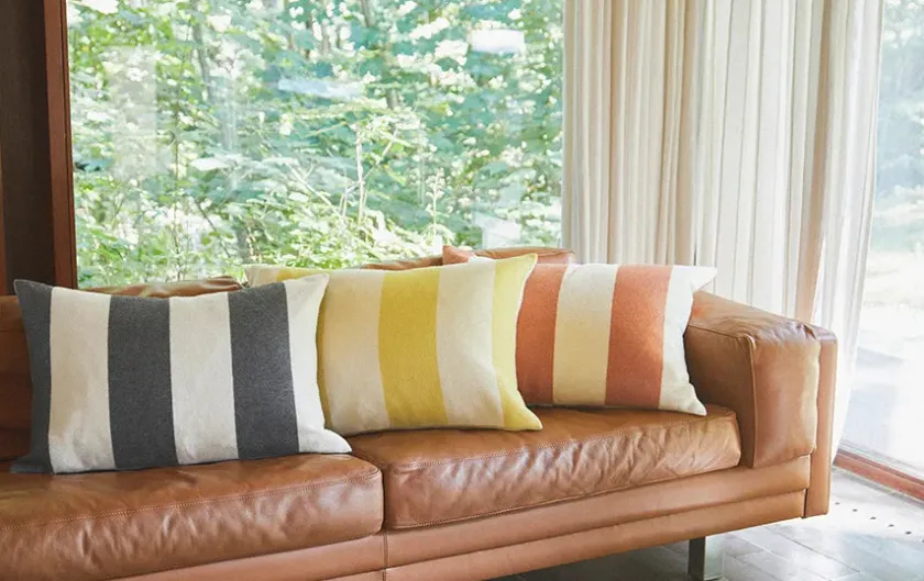 Silkeborg Uldspinderi The Sweater Cushion, orange fra> Puder Og Plaider|Puder