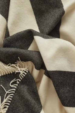 Silkeborg Uldspinderi The Sweater Plaid, black fra> Gaver Til Ham|Gaver Til Hende