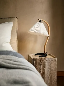 GUBI Timberline Table Lamp fra><noscript><img width=