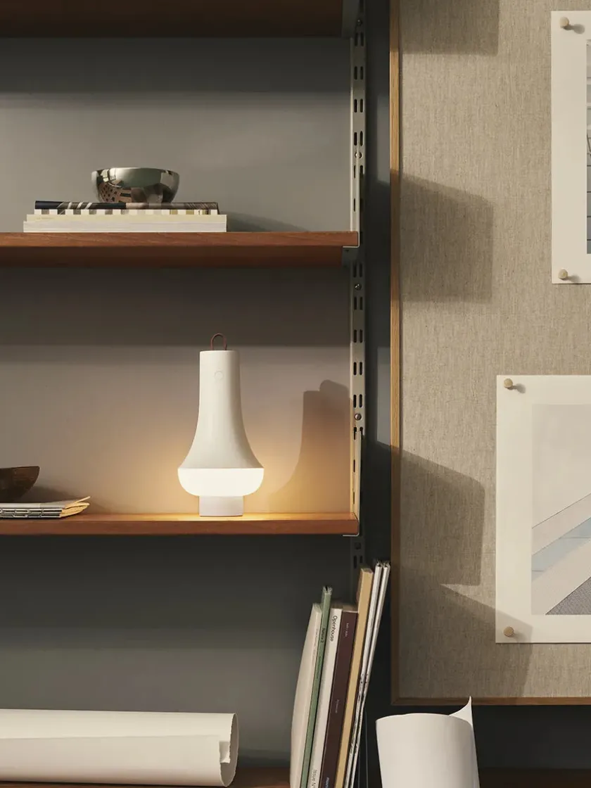 Louis Poulsen Tomoshi Portable, white fra> Portable Lamper|Spots