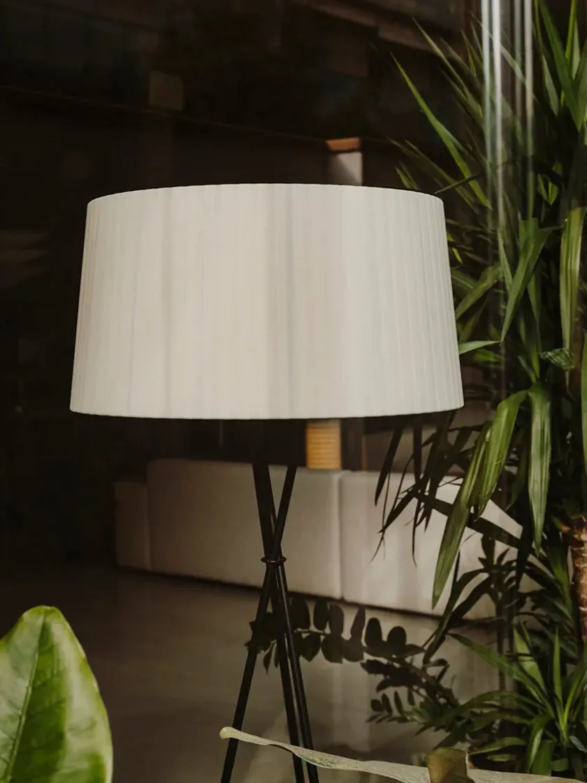 Santa & Cole Tripode Gulvlampe fra Santa and Cole, raw green (G5)> Gulvlamper|Spots