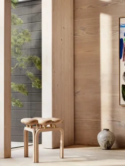 Fritz Hansen Utzon Stool fra> Skamler