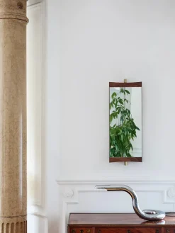 GUBI Vanity Mirror 1 fra> Spejle