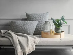 Fritz Hansen Vertigo Pude 50x50 i light grey af Arne Jacobsen><noscript><img width=